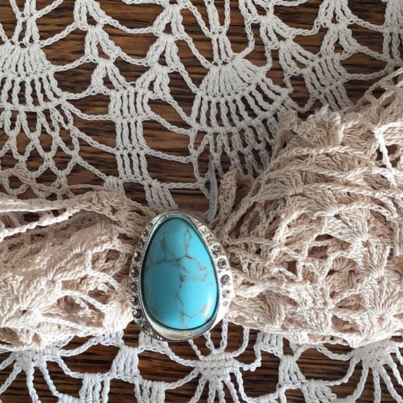 Large lia Sophia faux silver and turquoise ring - Picture 5 of 7